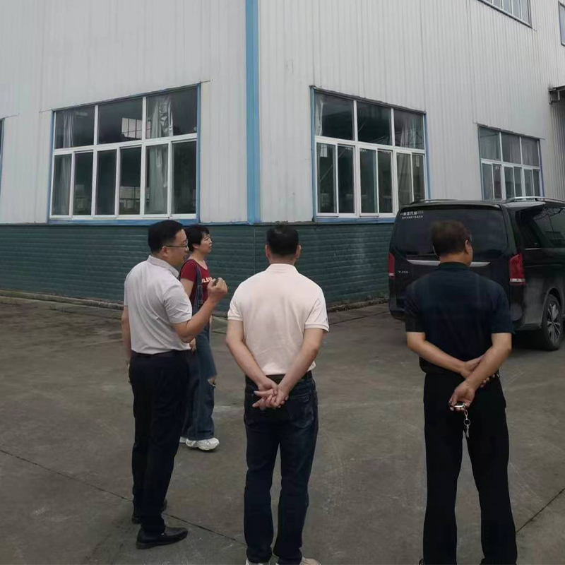 领导工厂实地考察，共谋产业升级新篇章